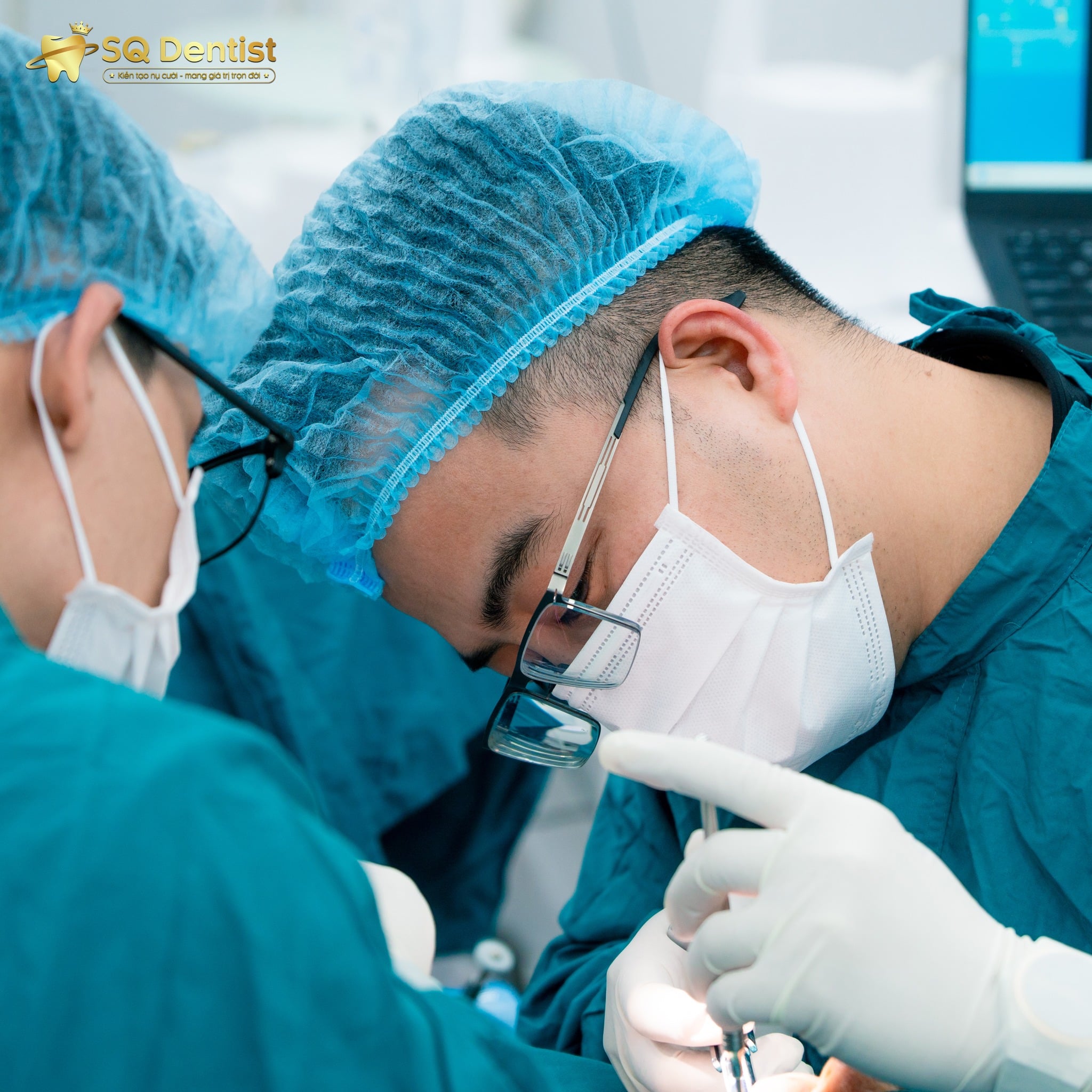 Bác sĩ SQ Dentist có kinh nghiệm trên 10 năm làm việc